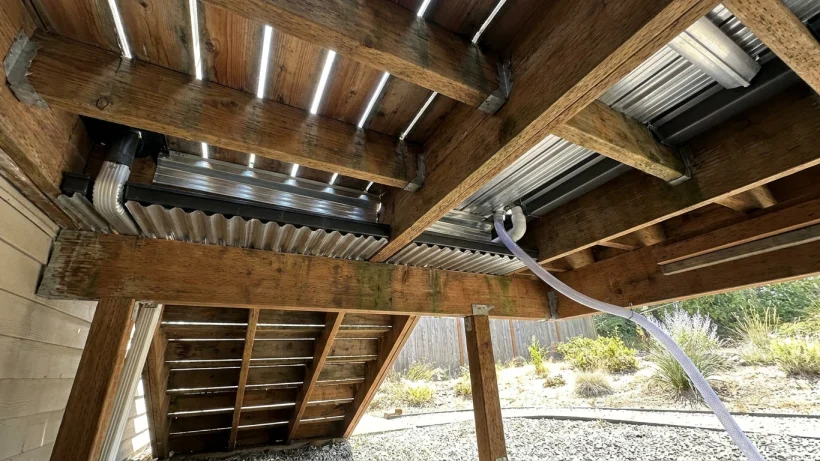 Drainage details that help the deck and house dry out