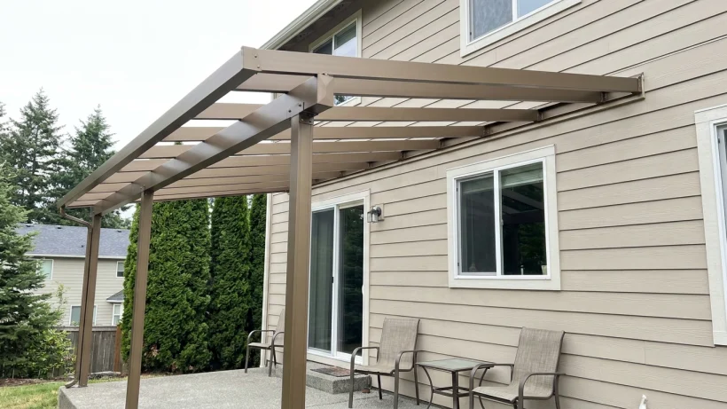 Choose a roof style and layout for the house